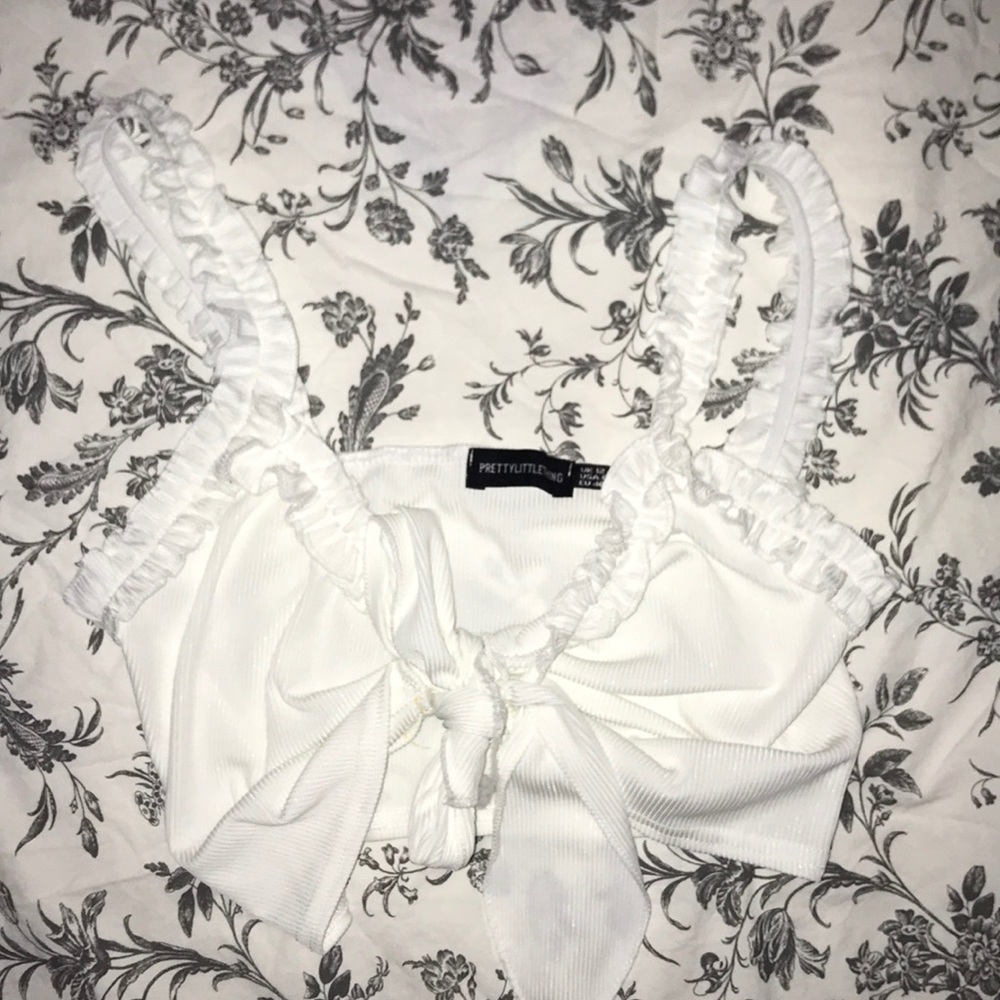 PRETTYLITTLETHING WHITE TIE CROP TOP